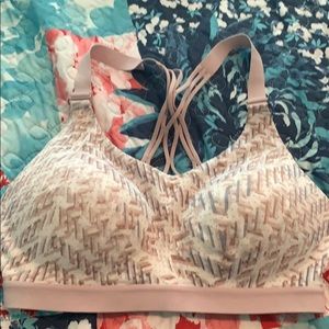 Victoria secrets sports bra size 34D